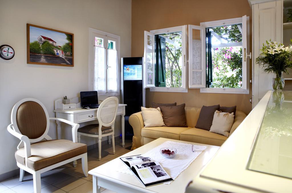 Dafnoudi Hotel Apartments Antipata エクステリア 写真