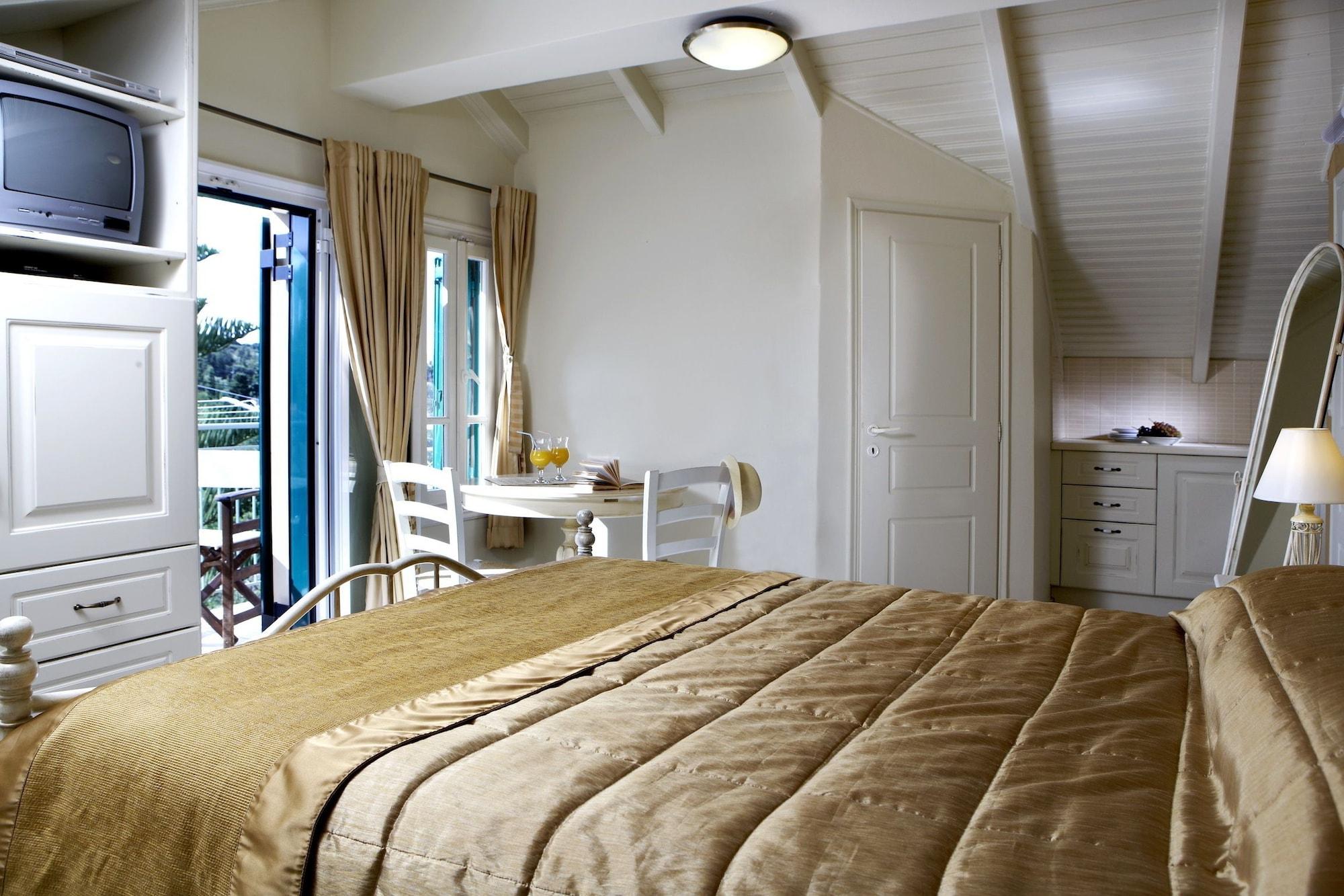 Dafnoudi Hotel Apartments Antipata エクステリア 写真