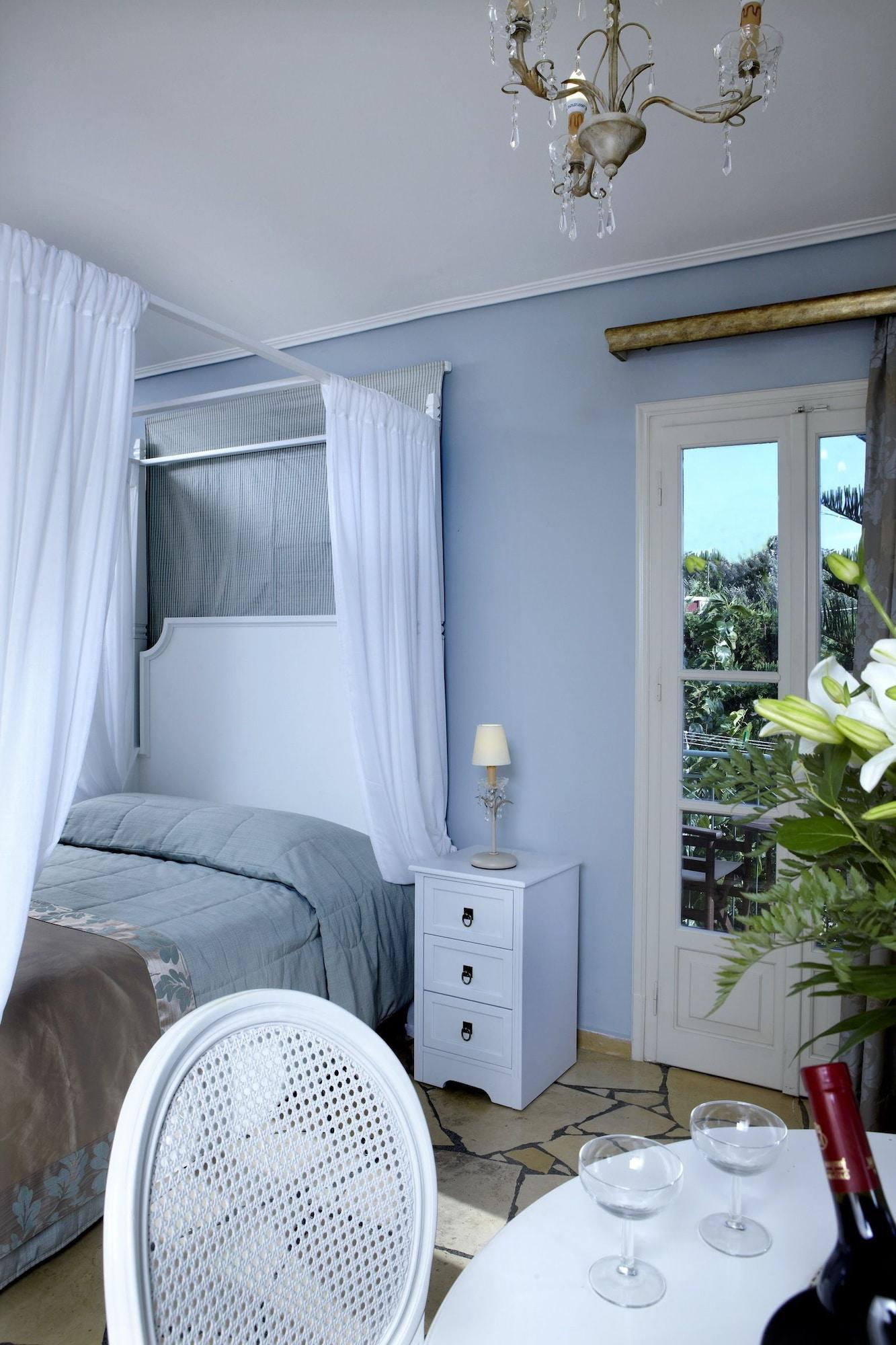 Dafnoudi Hotel Apartments Antipata エクステリア 写真