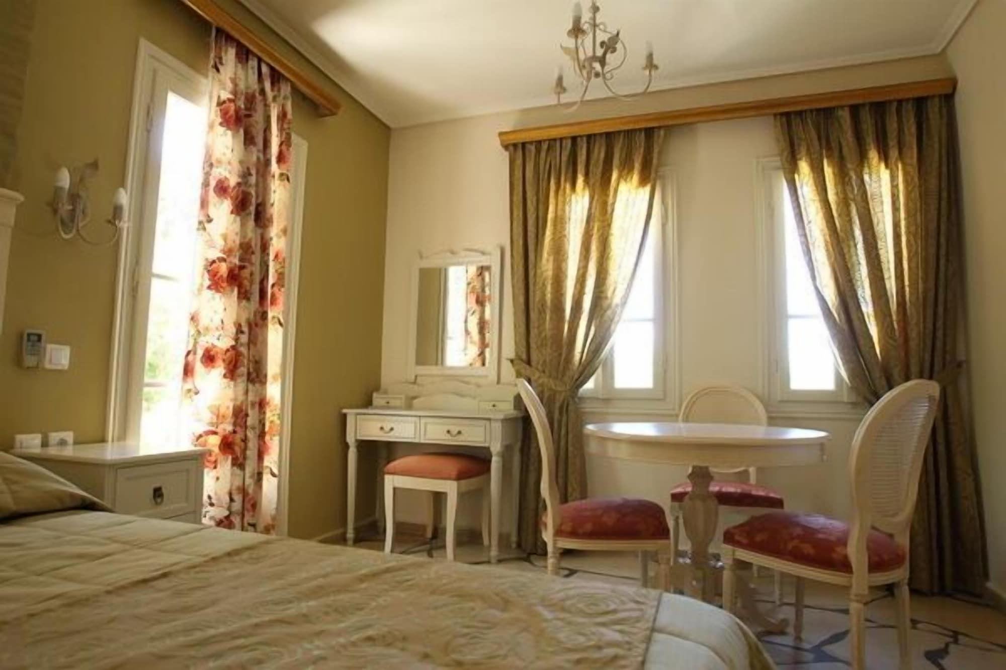 Dafnoudi Hotel Apartments Antipata エクステリア 写真