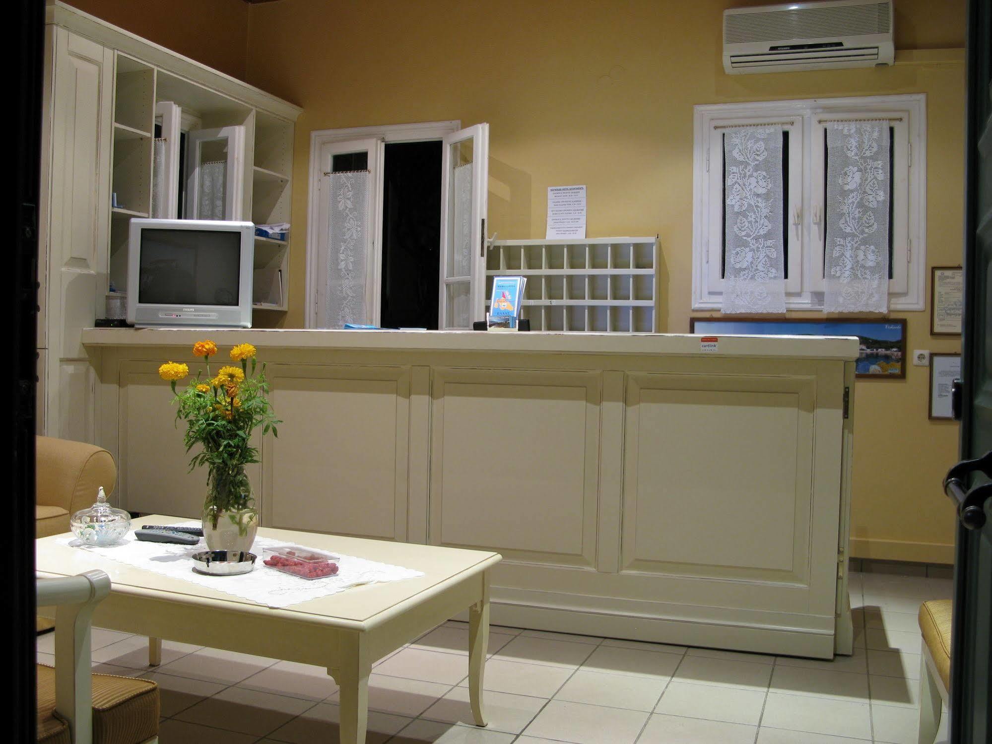 Dafnoudi Hotel Apartments Antipata エクステリア 写真