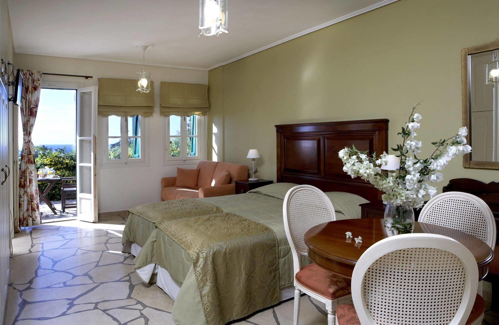 Dafnoudi Hotel Apartments Antipata エクステリア 写真