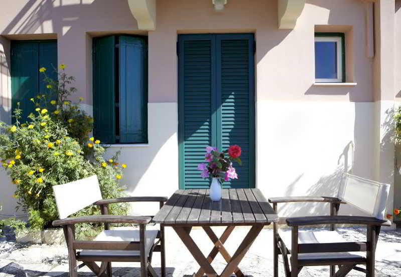 Dafnoudi Hotel Apartments Antipata エクステリア 写真