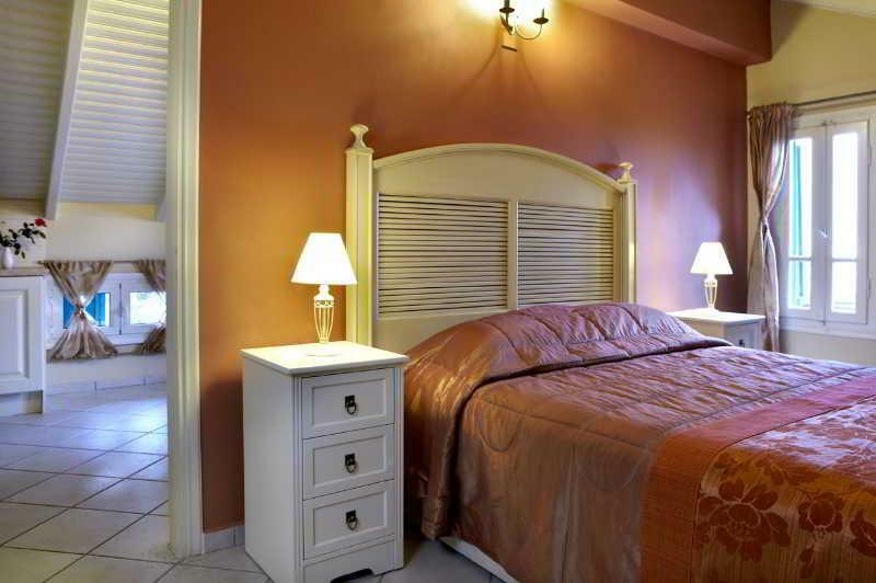 Dafnoudi Hotel Apartments Antipata エクステリア 写真